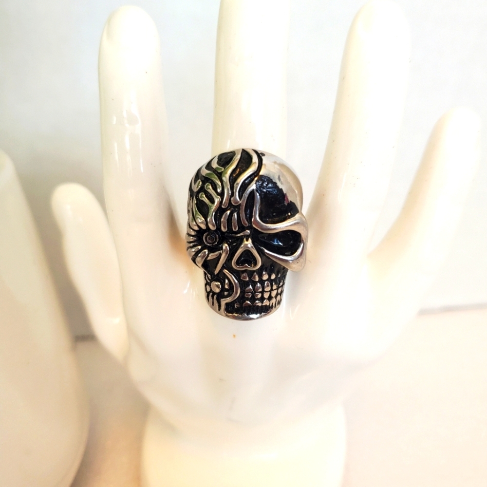 Stainless Steel Skull Ring - Picture 2 of 3